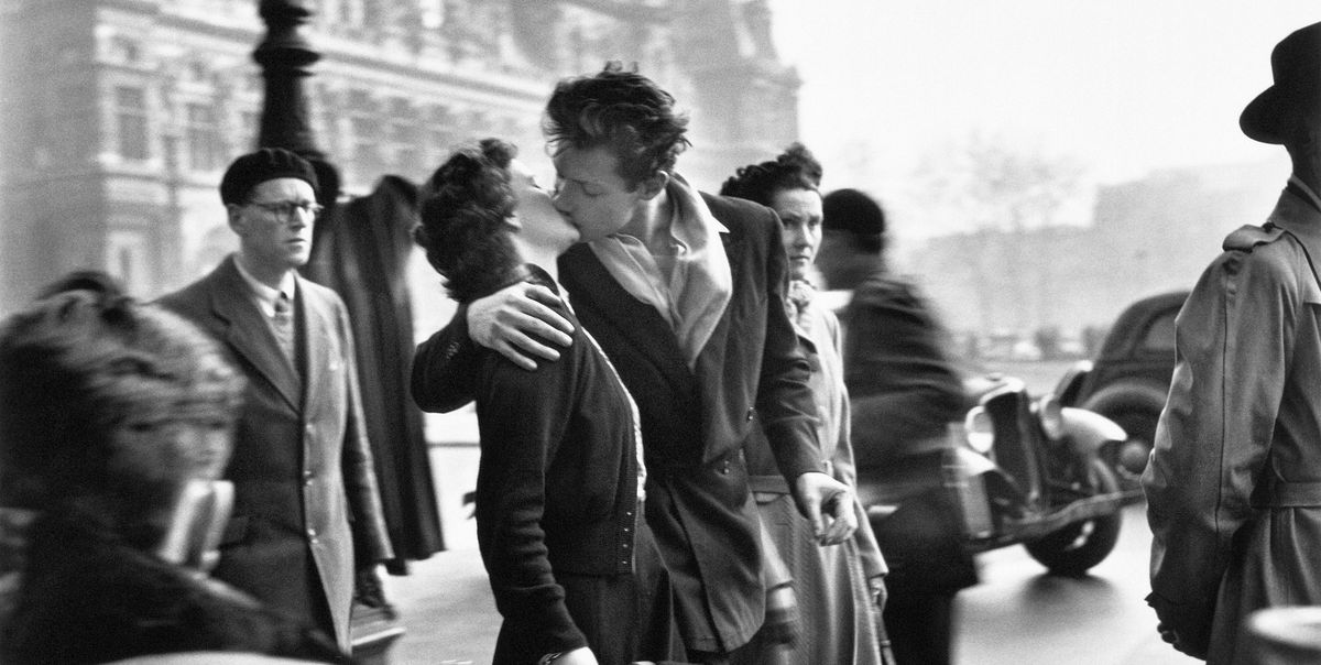 le-baiser-de-l-ho-tel-de-ville-paris-1950-c-atelier-robert-doisneau-1522919882